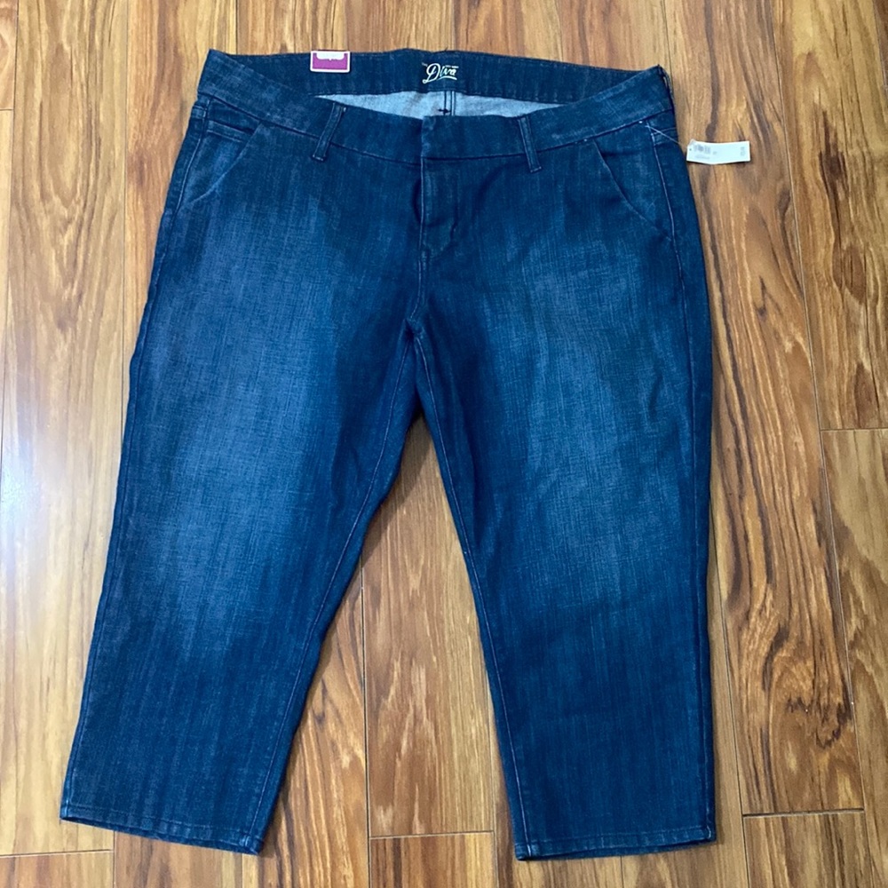 Old Navy The Diva Cropped, Low Rise Jeans, NWT, 18